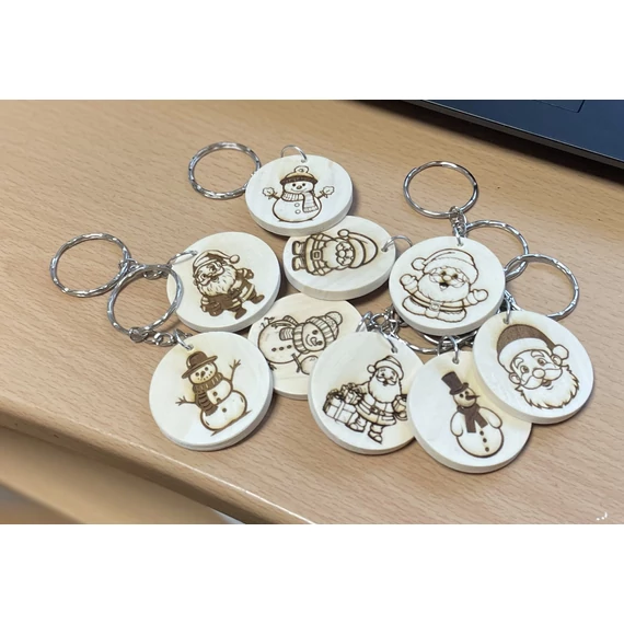 Gravírozott fa kulcstartók