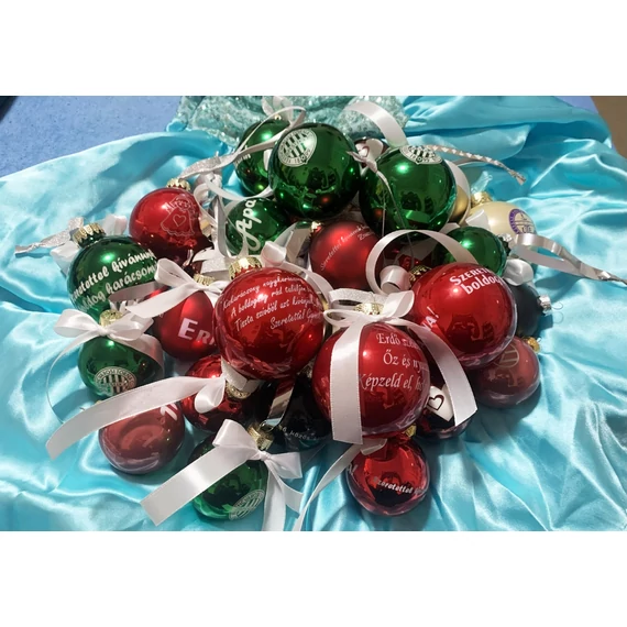 Gravírozott karácsonyfagömbök